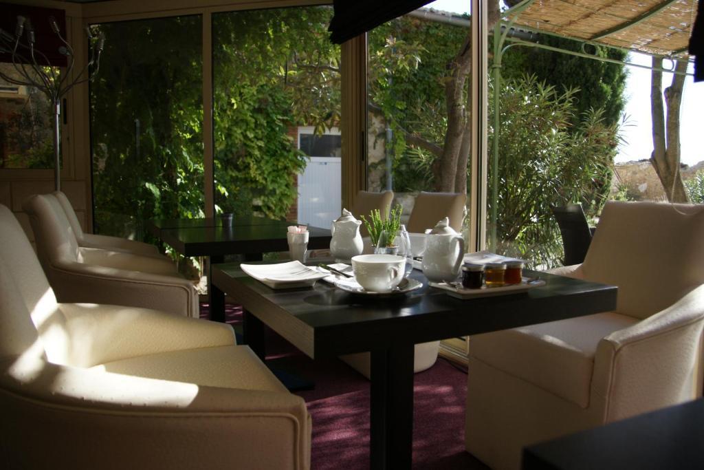 מלון Lézignan-Corbières Logis Auberge Cote Jardin מראה חיצוני תמונה
